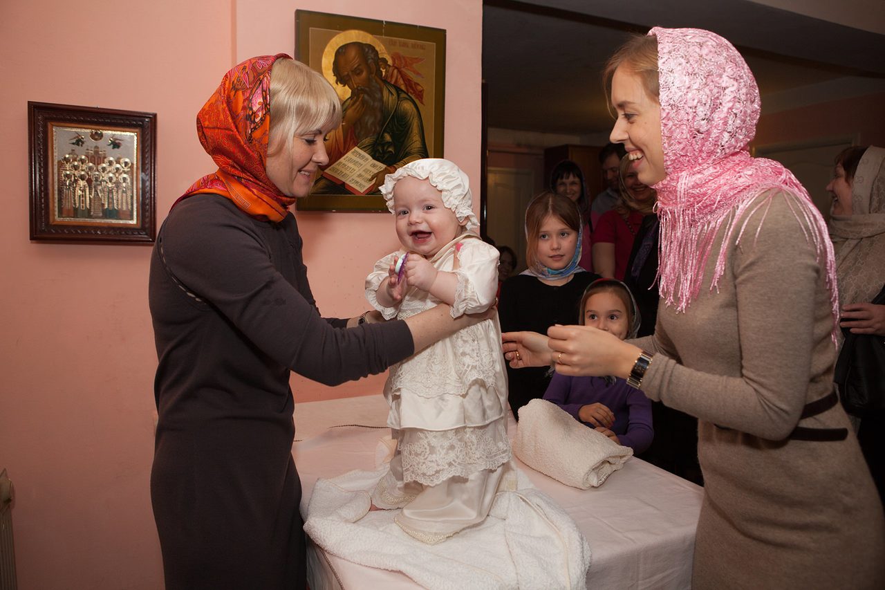 Как одеться на крестины в церковь, правила дресс-кода