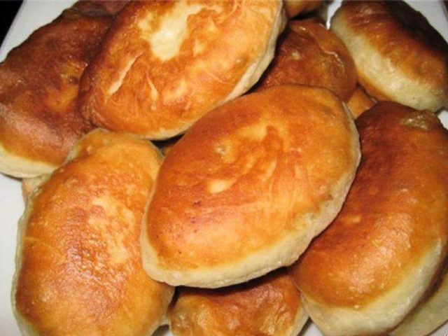 Дрожжевое тесто для пирожков. Как приготовить вкусное дрожжевое тесто для пирожков на молоке, кефире, сметане?