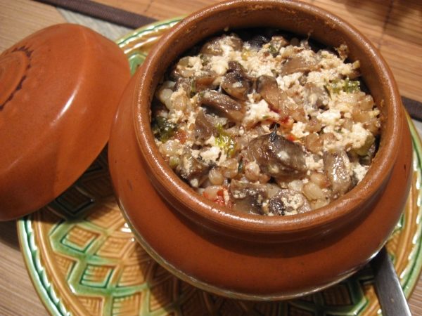 Горшочки с грибами.