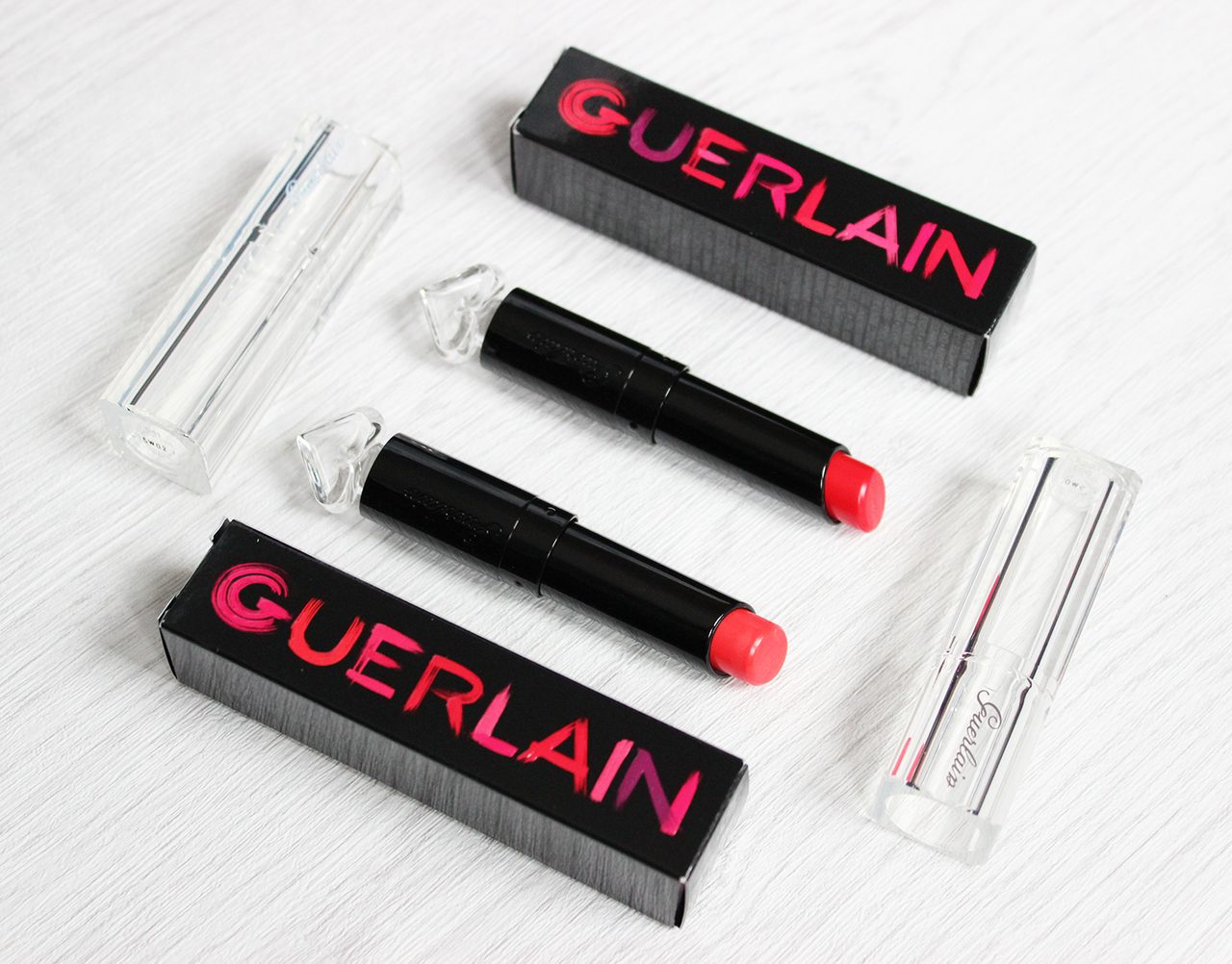 Макияж для губ станет шикарным благодаря оттенкам красного от guerlain