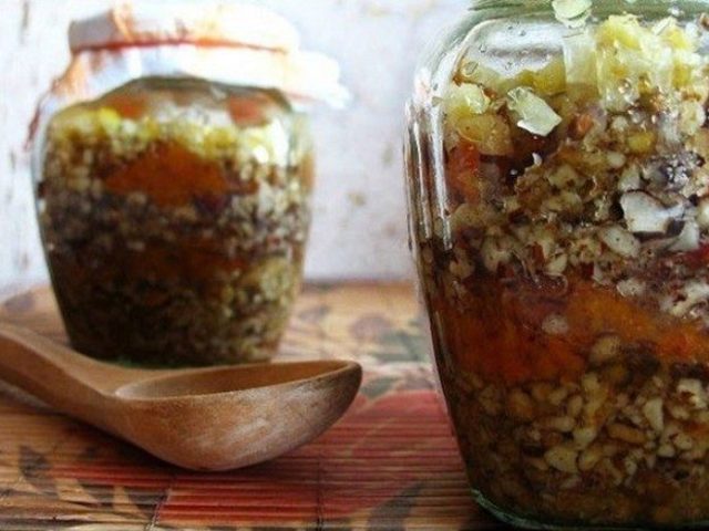 Чем полезны смеси с лимоном, орехами, медом? Как приготовить витаминную лимонную смесь?