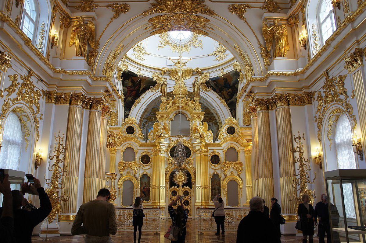 Большая церковь внутри.