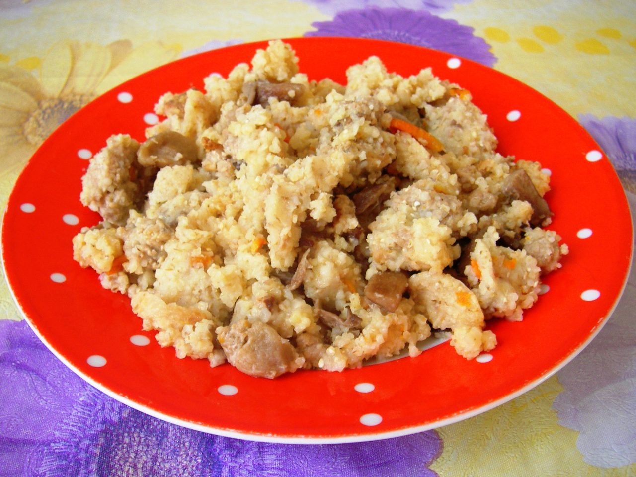 Пшеничная каша с курицей и грибами