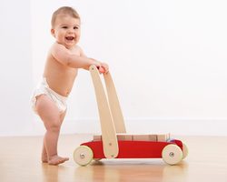 Как быстро научить ребенка ходить? Как научить ребенка ходить самостоятельно без поддержки?