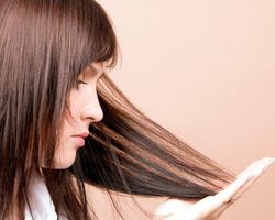 Почему быстро жирнеют волосы у взрослых и детей? Как убрать жирность волос народными средствами и витаминами?