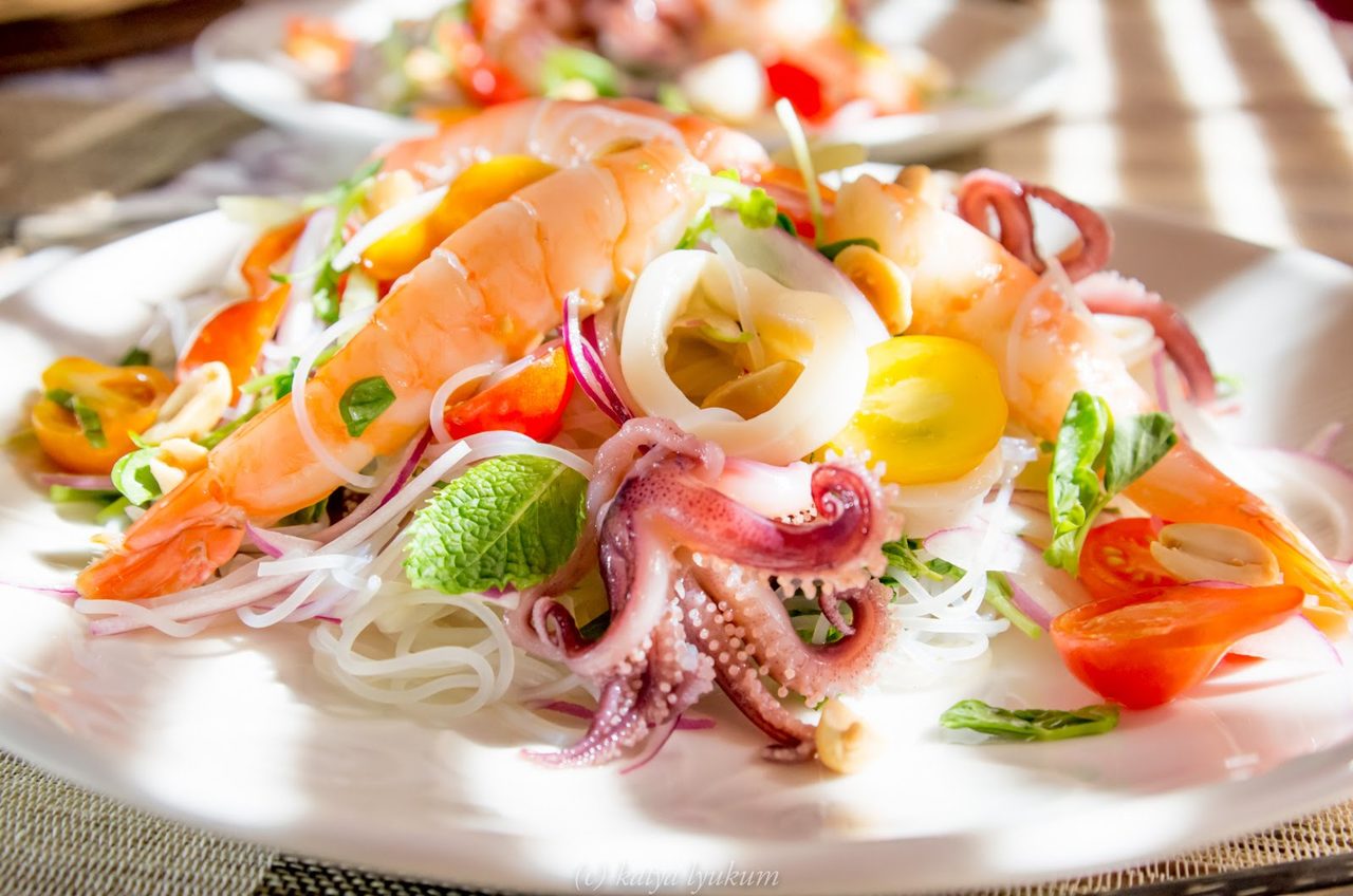 Морепродукты с овощами
