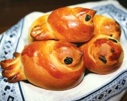 Жаворонки из теста. Рецепты жаворонков из постного, дрожжевого, песочного, сдобного, пресного и соленого теста
