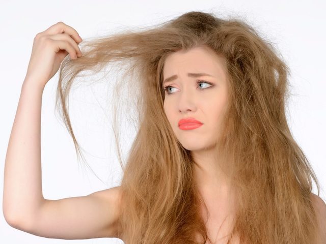 Что делать, если электризуются волосы у взрослых и детей? Почему электризуются волосы после мытья, окрашивания, утюжка: причины