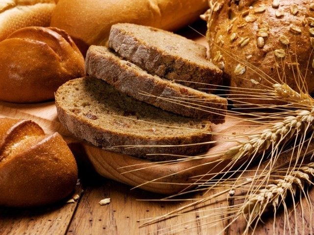 Рецепт домашнего черного хлеба для духовки и хлебопечки. Что можно приготовить из черного ржаного хлеба?