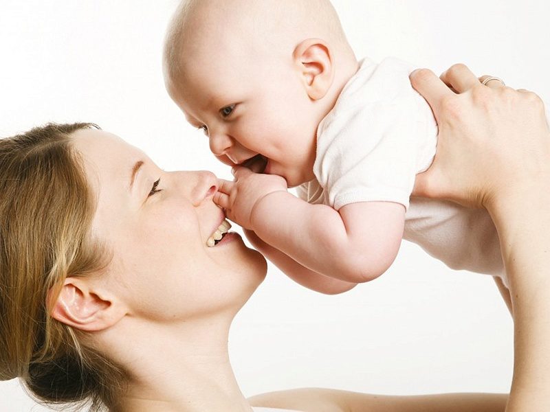 У 1% детей родничок закрывается в три месяца