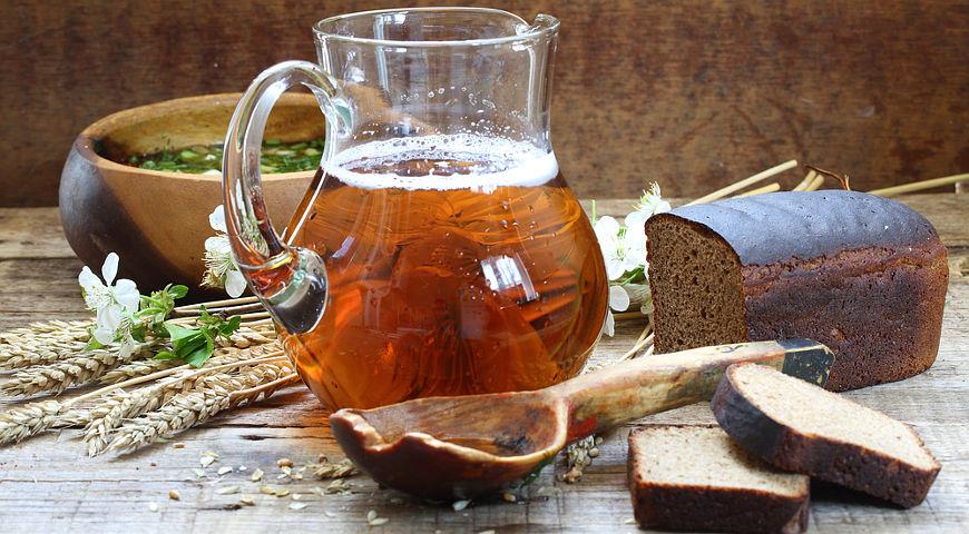 Домашний хлебный квас лучше пить холодным.