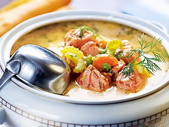 Суп с тушенкой: лучшие рецепты и кулинарные советы. Как приготовить вкусный щавелевый, картофельный, рисовый, фасолевый, зеленый, гороховый, вермишелевый, гречневый суп с тушенкой?