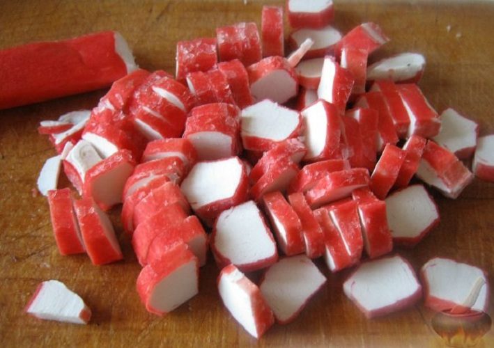 Крабовые палочки нарезанные поперек