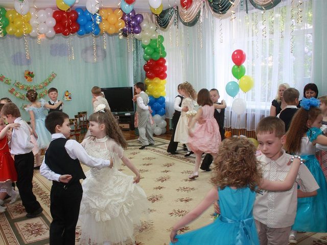 Слова благодарности родителям и воспитателям на выпускном в детском саду в прозе, стихах, СМС. Детские слова благодарности