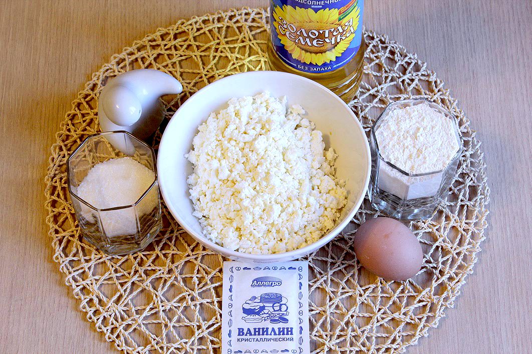 Классический набор продуктов для сырников.