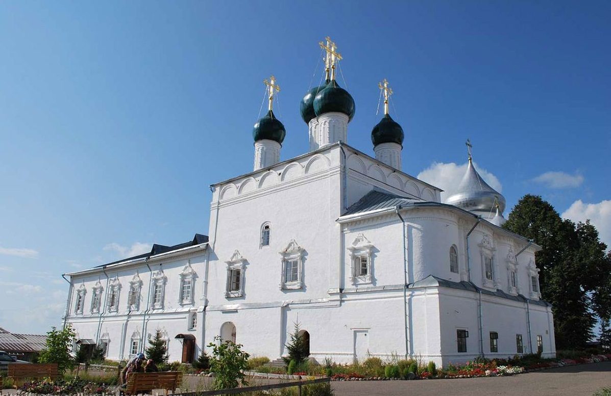 Трапезная палата при монастыре