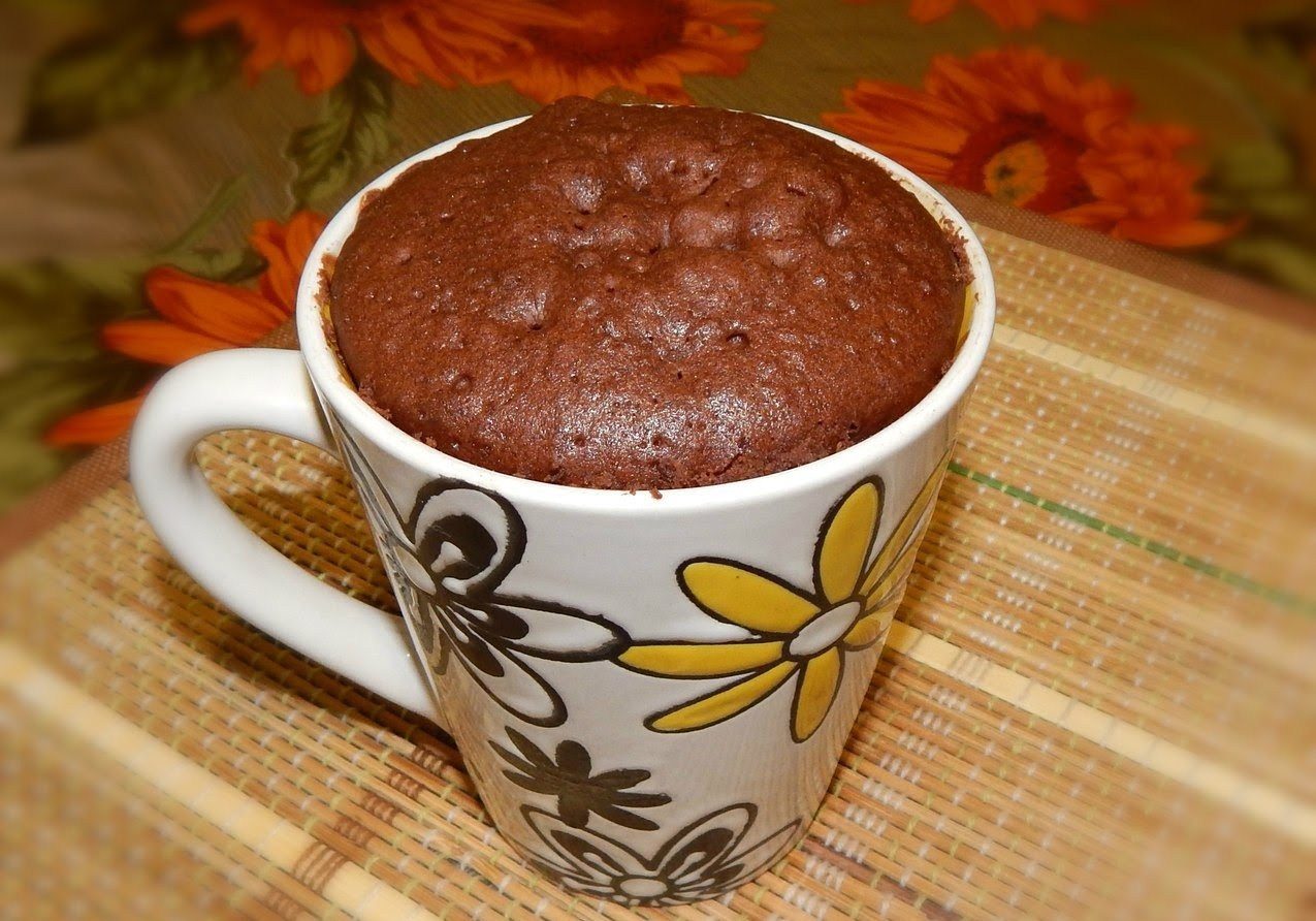 Кекс в чашке из микроволновки.