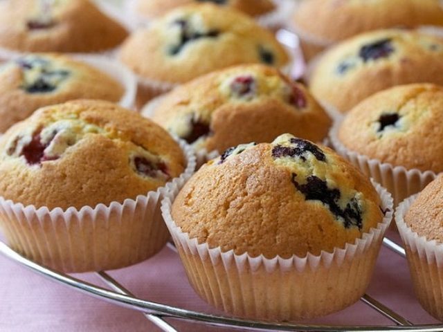 Кекс на кефире: пошаговый рецепт с творогом, вишней, яблоком. Как приготовить вкусный, быстрый кекс на кефире в духовке, микроволновке, мультиварке?