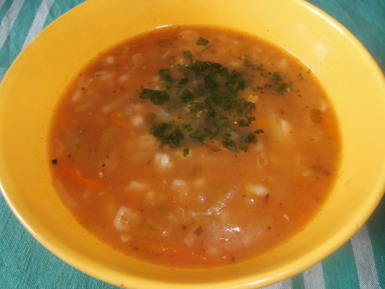 Суп с перловкой и овощами.