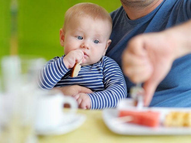 С какого возраста дают ребенку рыбу? Можно ли ребенку давать вяленую, красную, соленую и речную рыбу?