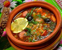 Классический рецепт сборной мясной солянки, с колбасой, рыбой. Как приготовить солянку по-абхазски? Советы и секреты приготовления вкусной солянки