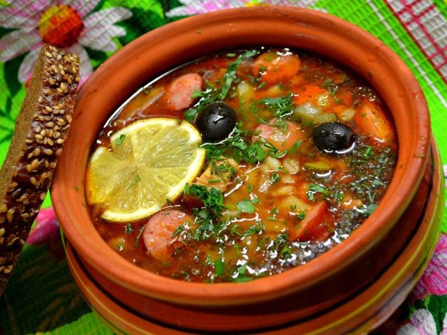 Классический рецепт сборной мясной солянки, с колбасой, рыбой. Как приготовить солянку по-абхазски? Советы и секреты приготовления вкусной солянки