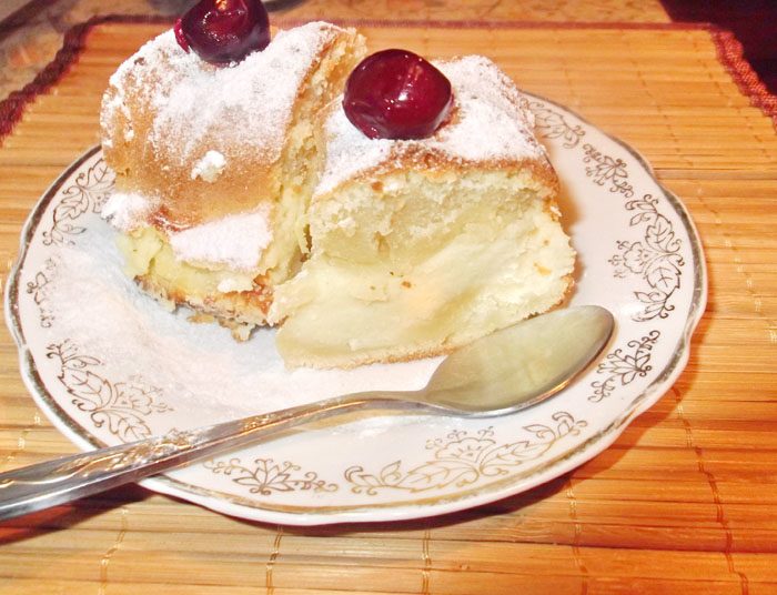 Кекс с творожной начинкой.