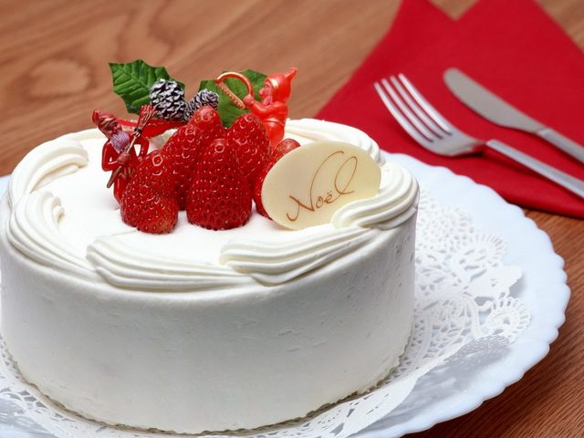 Торты с клубникой — желейный, шоколадный, простой быстрый, торт-суфле: лучшие рецепты