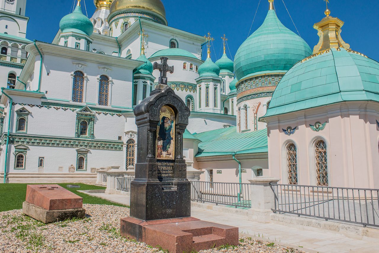 Церковь константина и елены при монастыре