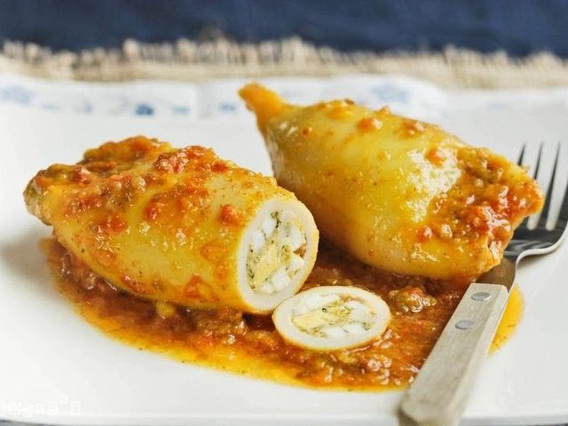 Вкусные рецепты кальмаров в духовке с сыром, фаршированных, с овощами, яблоками, макаронами. Как приготовить суп из кальмаров и кальмары с майонезом?