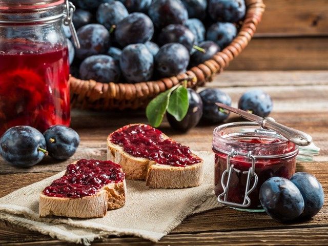 Рецепт варенья из сливы на зиму. Как варить сливовое варенье без косточек, с косточками, с шоколадом, орехами, апельсином, грушей, лимоном, имбирем, корицей, какао, желатином?