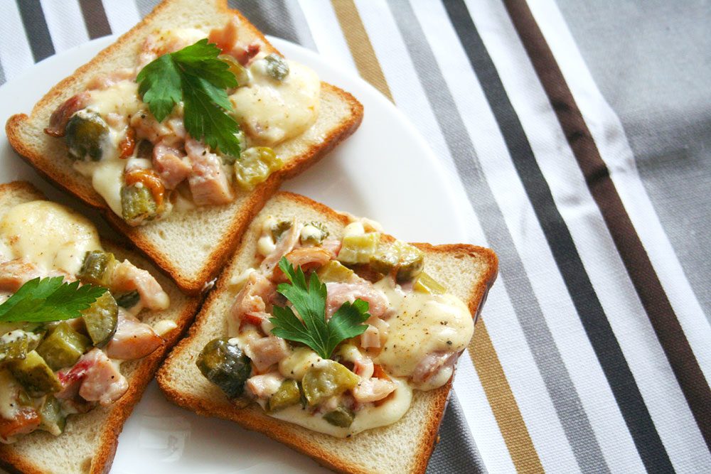 Бутерброды с курицей и огурцом