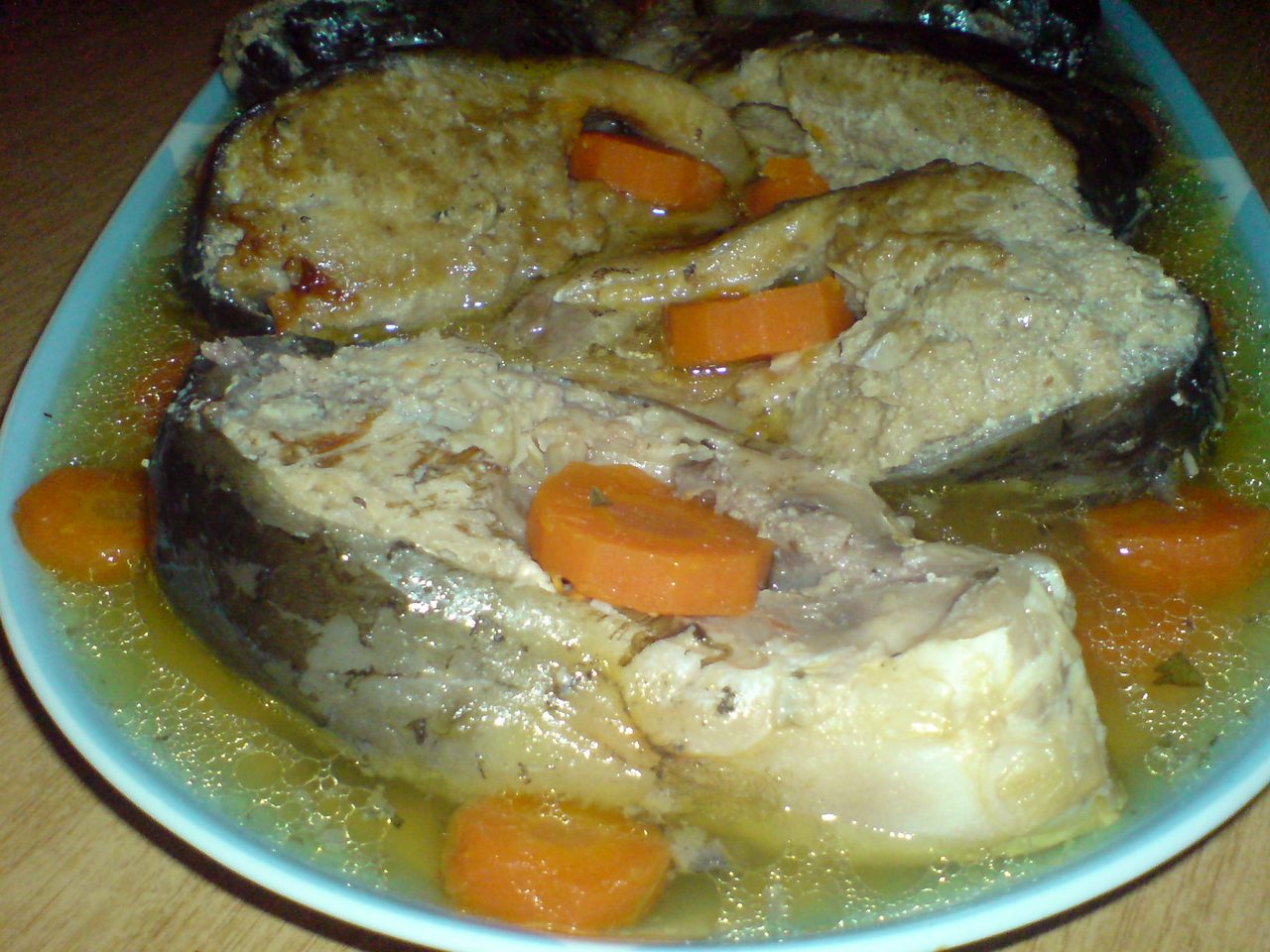 Фаршированная рыба заливная кусочками.