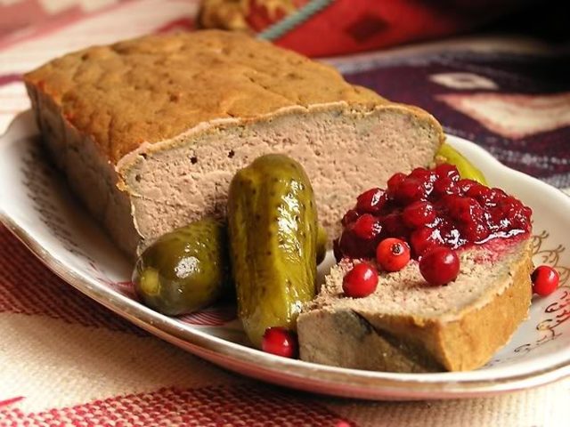 Вкусный паштет из свиной печени со свиной головой, легким, сердцем, с куриной и говяжьей печенью. Как приготовить печеночный паштет из свиной печени с морковью?