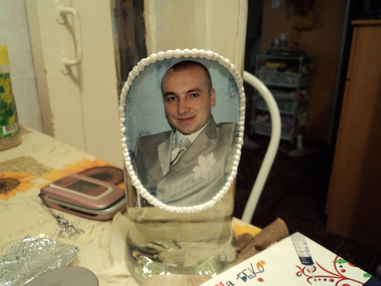 Вот такой контур можно сделать у фотографии в процессе декупажа