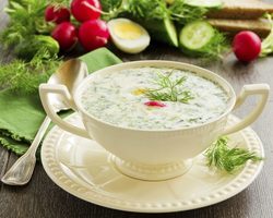 Окрошка с колбасой классическая: рецепт. Как приготовить вкусную окрошку с квасом и без кваса, на кефире, пиве, томатном соке, минералке, воде со сметаной