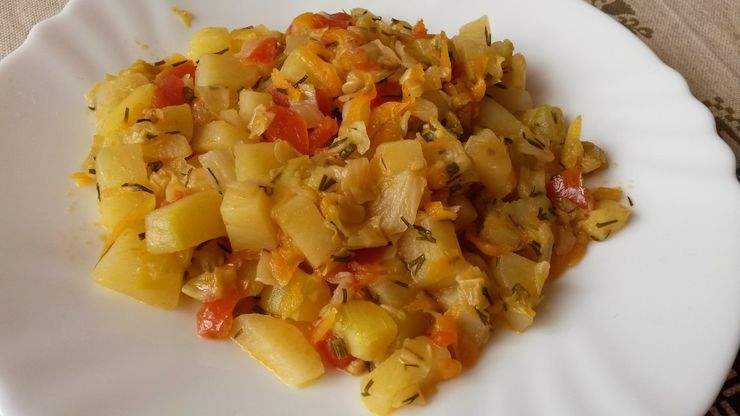Овощное рагу с кабачками.