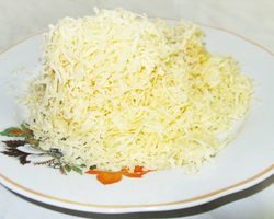 Салат из плавленного сыра: еврейская закуска. Как приготовить салат с плавленым сыром чесноком, яйцом, грибами, морковью, кукурузой, яблоком, помидорами?