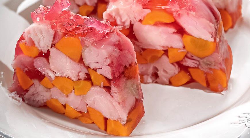 Рыбный холодец со свекольным соком.