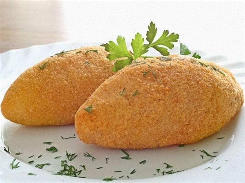 Котлеты с яйцом пашот
