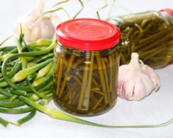 Маринованные стрелки чеснока: рецепты на зиму без стерилизации, по-корейски и быстрого приготовления. Заготовки на зиму: закуска, соленые и замороженные стрелки чеснока