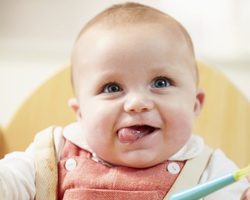 Чем можно кормить ребенка в 7 месяцев? Меню, рацион и режим питания ребенка в 7 месяцев при грудном и искусственном вскармливании