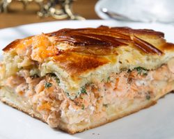 Как приготовить вкусный заливной пирог с мясом, картошкой, ревенем, ягодами, вареньем, шпинатом, зеленым луком и яйцом? Рецепты, секреты и начинки для быстрых заливных пирогов