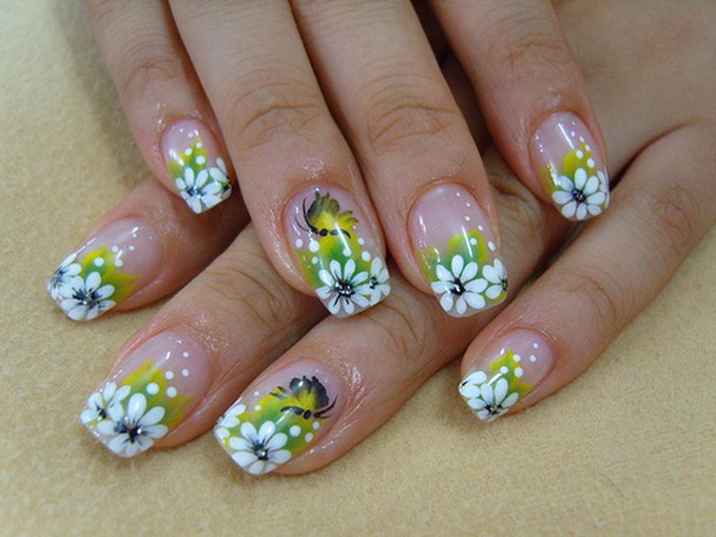 Цветочный маникюр для коротких ногтей