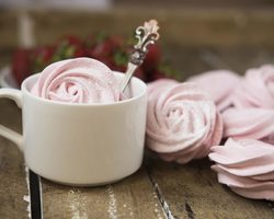 Как приготовить вкусный зефир в домашних условиях на агар-агаре, белках, из смородины, яблок, клубники, кефира и творога?