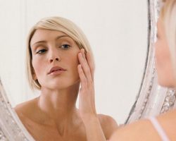 Раздражение на коже лица – чешется, покраснение, в виде пятен, мелких прыщиков, шелушения у женщин, мужчин, детей: причины и лечение. Раздражение на лице: как убрать?