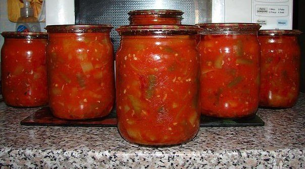 Фасооль спаржевая, закрытая с перцем и помидорами.