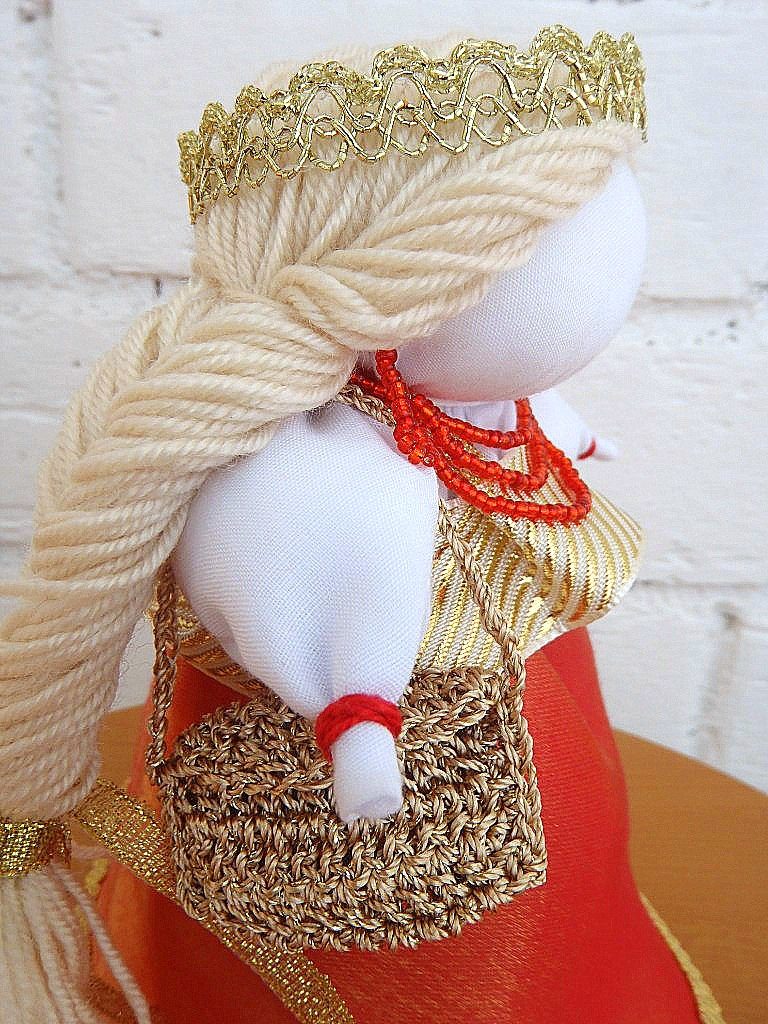 Красивая коса куклы-оберега успешницы - залог исполнения желания