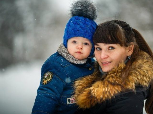 Шапка спицами для мальчика на весну, осень, зиму: описание и схема. Как связать детскую шапку для мальчика спицами шлем, ушанку, миньон, с шарфом?