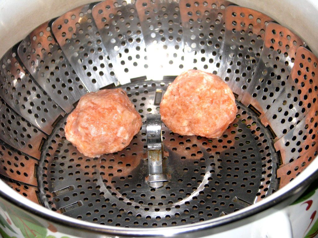 Паровые рыбные котлеты